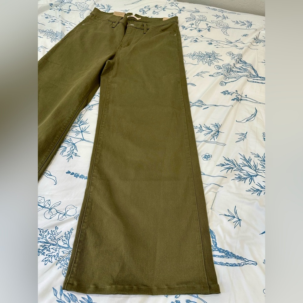 NWT Levis 318 Olive Green Shaping Wide-Leg Pants sz 30